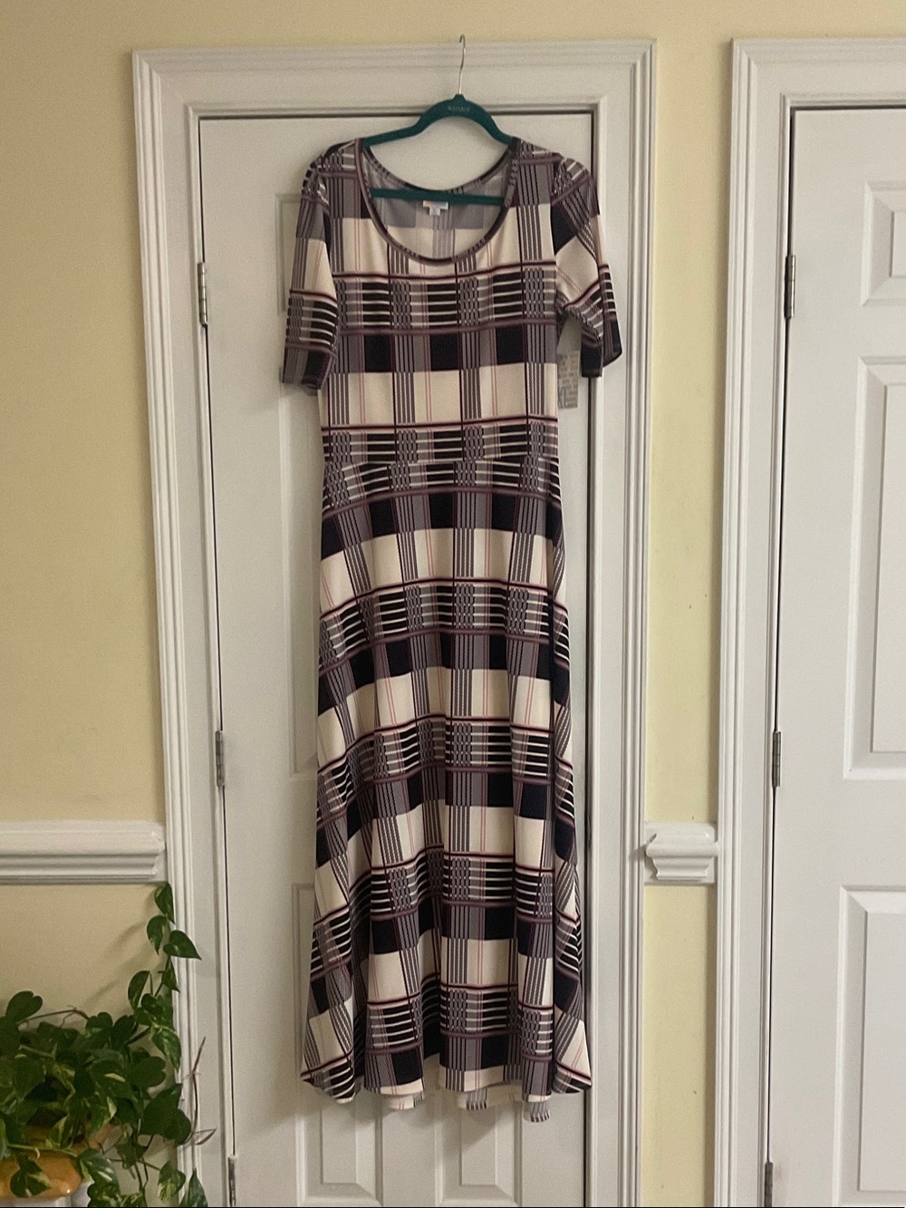 LaLuRoeCream and Black Geometric Maxi Dress - Women